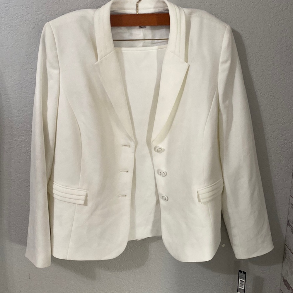 TAHARI Pearl White Womens Blazer/skirt Size 18